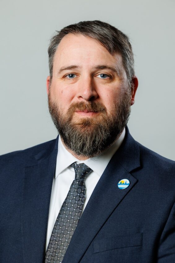 Headshots are taken of LRBA members on March 19, 2026. (Photo by KJ Jugar)